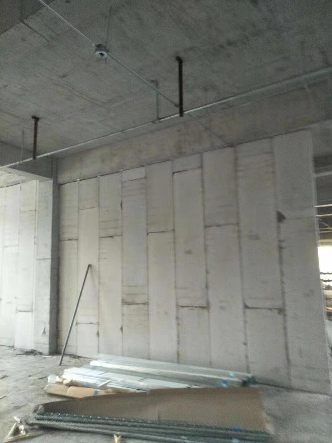 新型輕質(zhì)隔墻板