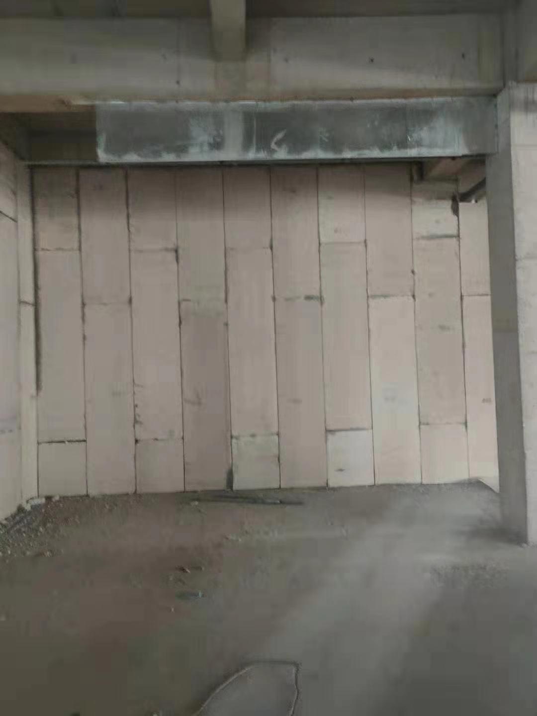 輕質(zhì)隔墻板
